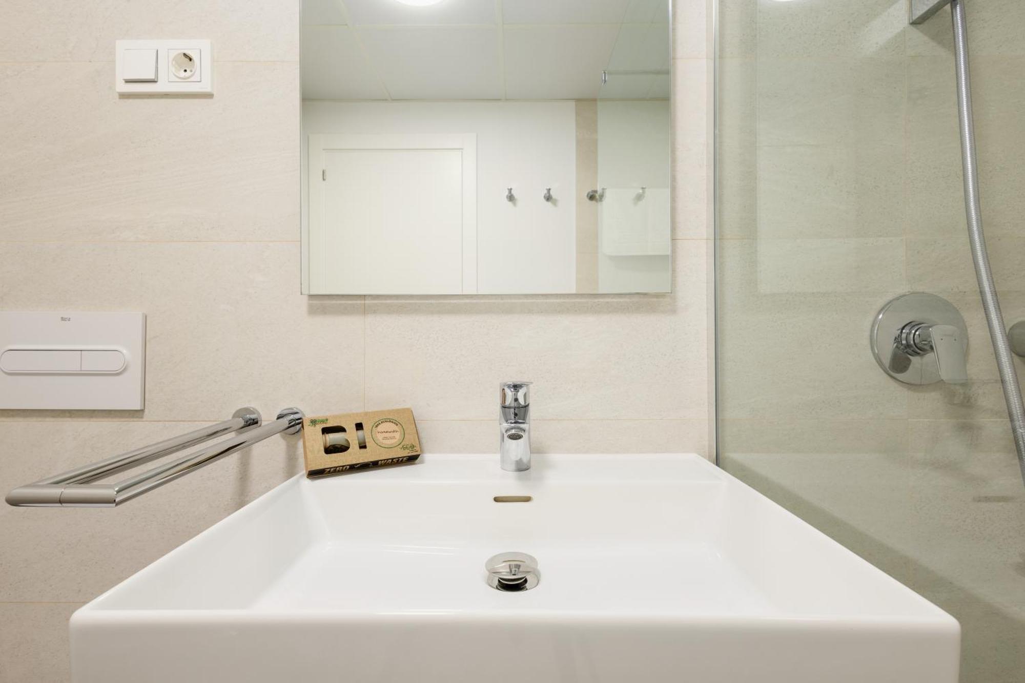 Luxurious 2 Bedroom Apartment Close To The Beach In Эстепона Экстерьер фото