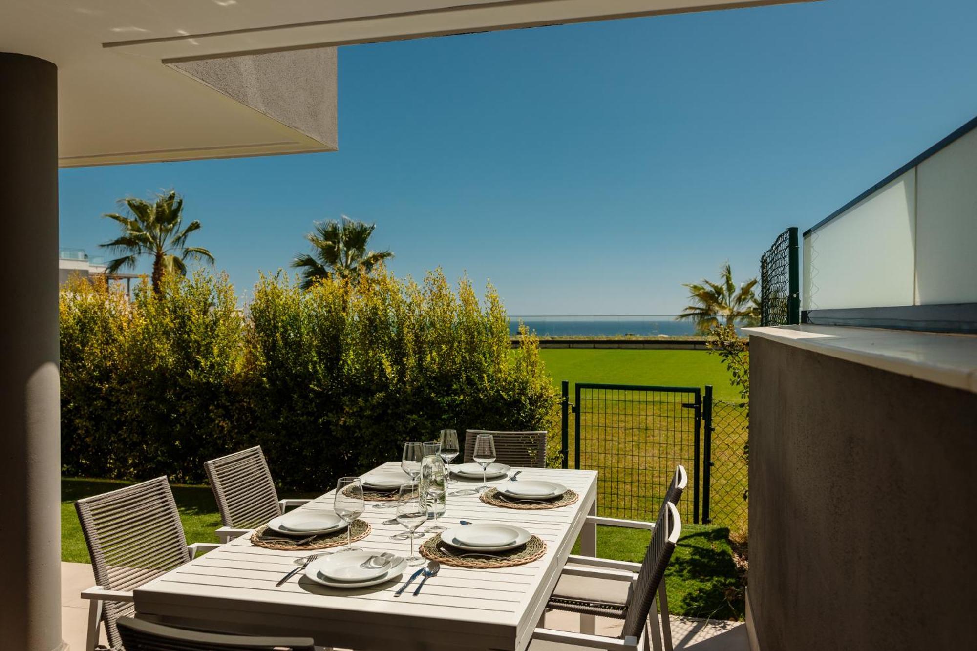 Luxurious 2 Bedroom Apartment Close To The Beach In Эстепона Экстерьер фото