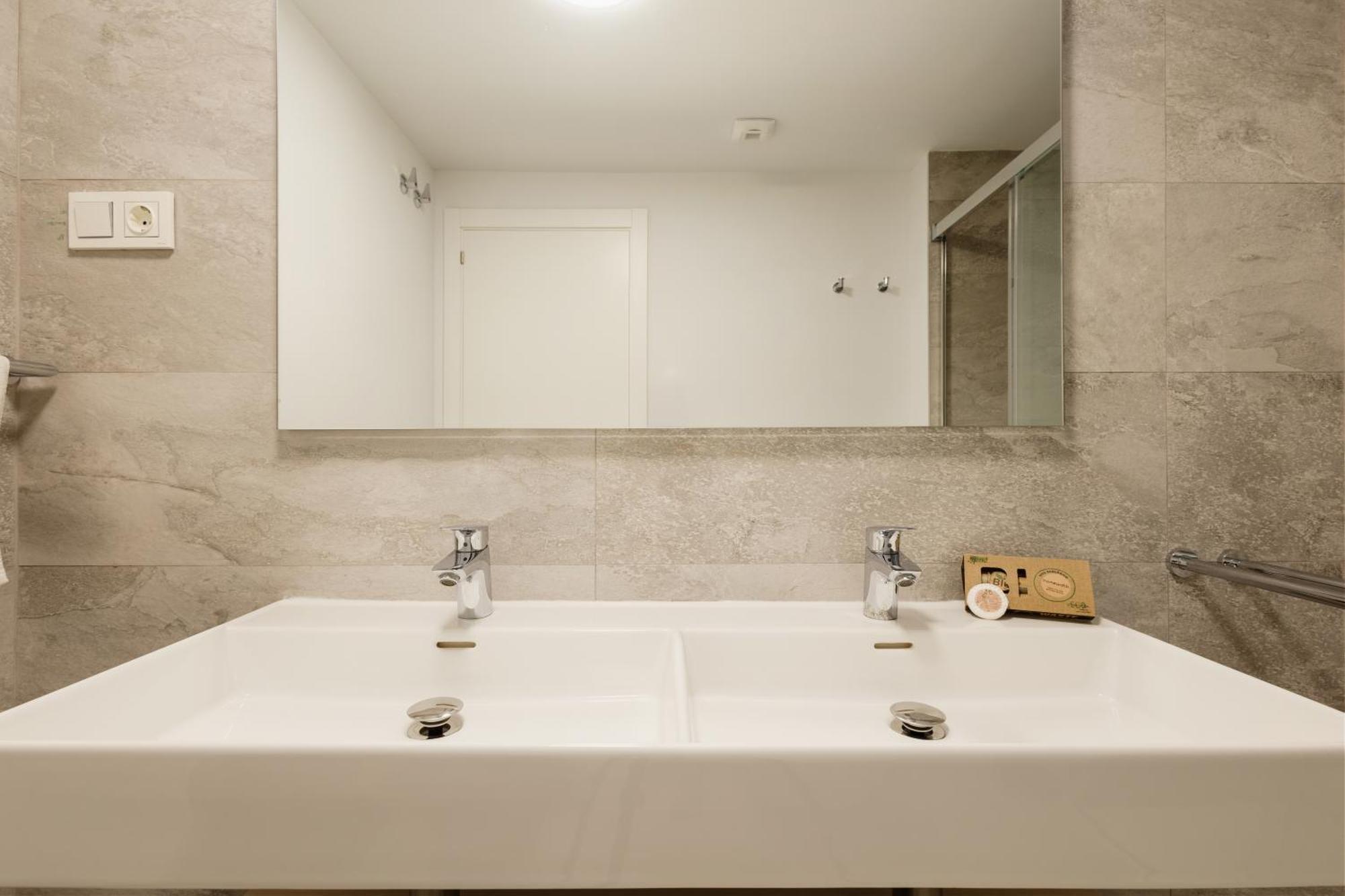 Luxurious 2 Bedroom Apartment Close To The Beach In Эстепона Экстерьер фото